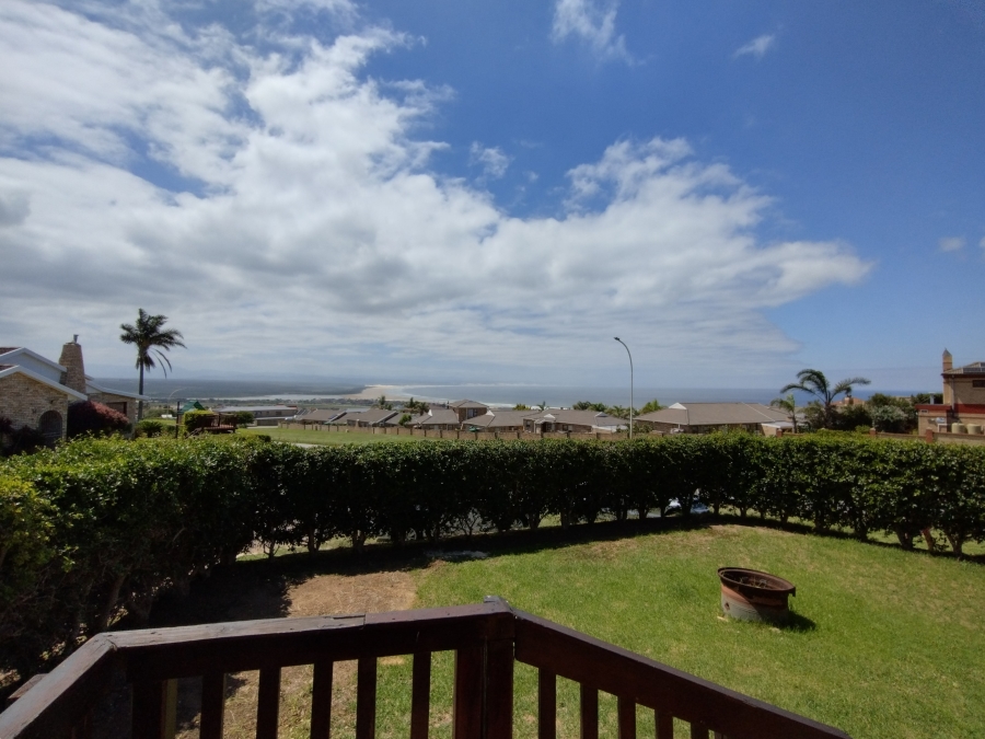 3 Bedroom Property for Sale in Wavecrest Eastern Cape